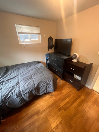 bedroom - Spring Sublease 2026 - Center of the Hill & near campus House