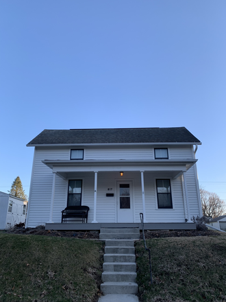 Front of the house - Cute house on Northside!