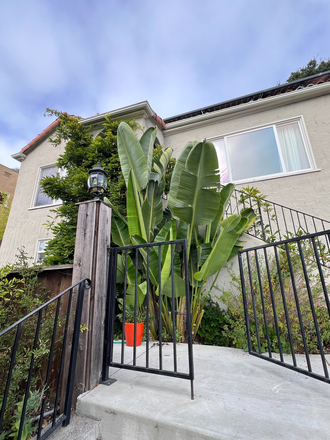 Front of house - North Berkeley -- Large 1 bedroom, private bath, shared backyard (shared WD) House