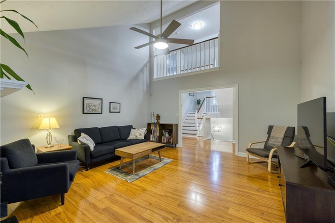Living area - North Decatur/Oak Grove townhouse for rent