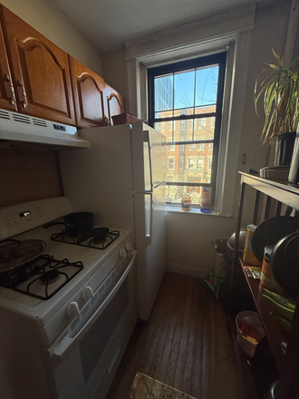 . - 3-bed on Queensberry St. No broker fee. Contact Will McGowan 617.512.5822 Apartments