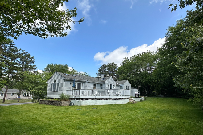 Deck overlooking the backyard - 4 BR charming ranch house - furnished - close to beach - NO FEE - No Individual Rooms/group only
