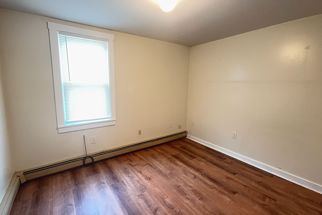 Bedroom - Spacious 2-Bedroom Apartment in South Royalton- HEAT AND ELECTRIC INCLUDED