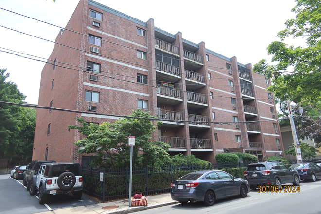 Apartment Building - Harvard Square Apartment -  Parking included