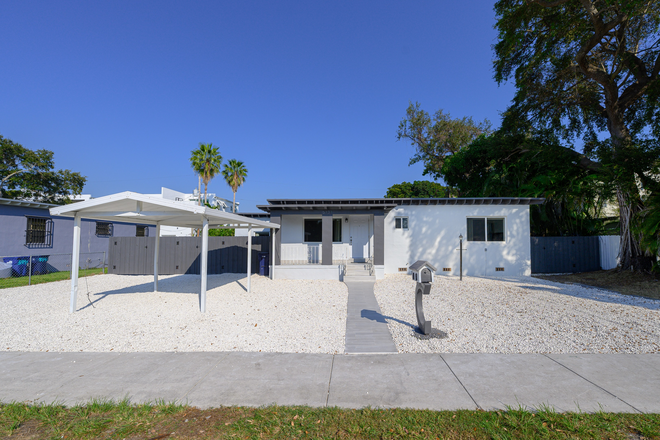 Front of the House - Fully Remodeled House Minutes away from UM (3/3 with Shared Living Space)