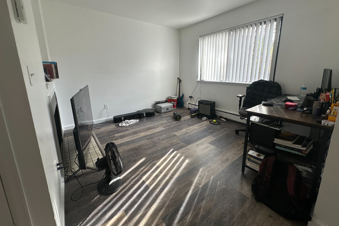 Living Room - 1 Bed/1 Bath Apartment for Sublet Late Dec/Jan - Aug 2026