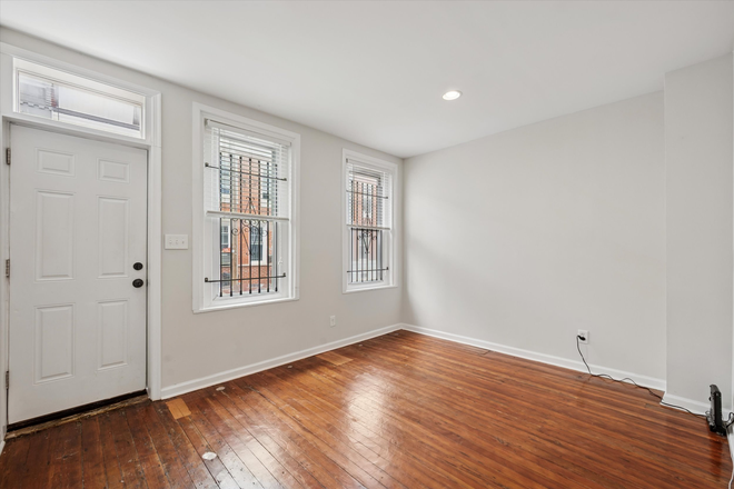 Living Room - 2 Bedroom in Point Breeze Available Immediately! Townhome