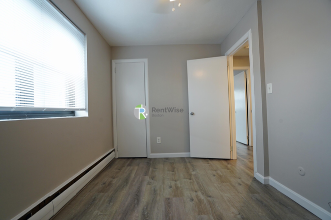 1 - MAY 2026 – Bright Brighton 2 Bed Near Boston College • Heat & Hot Water + Parking Included • No Fee Apartments