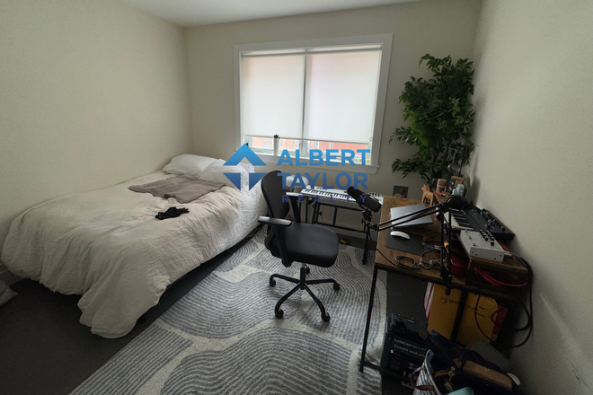 Bedroom - LARGE 3 Bedroom - Perfect for BU Medical!