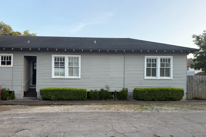 Street view - <5 min walk to campus, looking for roommates! 3bed 2bath