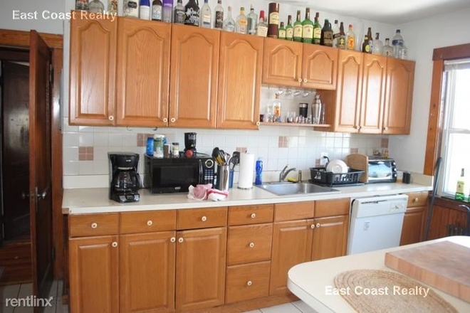 hubrealtyproperties.com - Huge 5 bedroom duplex apartment, and separate dining room and living room