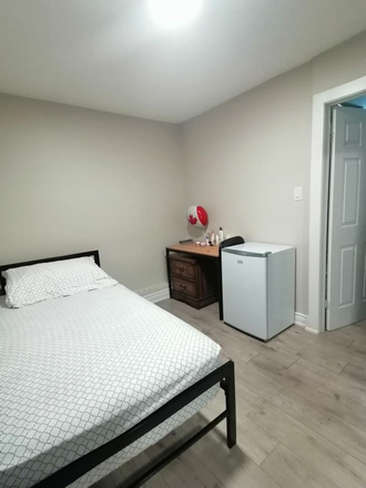 Bedroom - Cozy Room in Scarborough Hideaway Condo