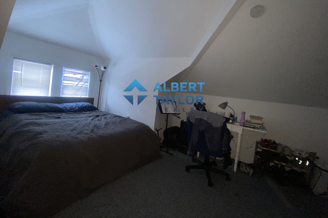 Bedroom - MASSIVE 5 Bed / 2 Bath - WALKING Distance - Laundry