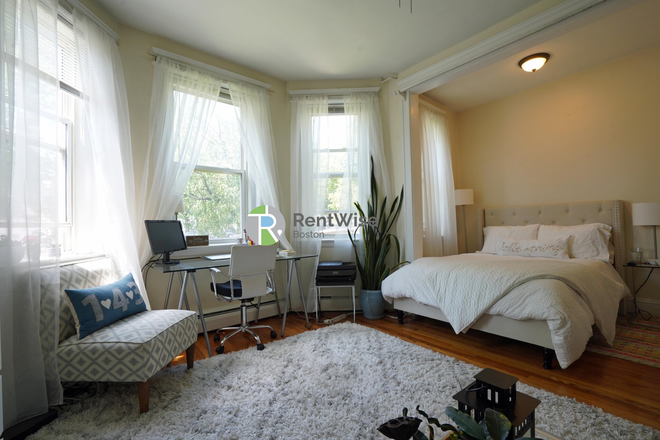 1 - AUG/SEPT 2026-Fantastic Comm Ave Studio and 1 bed apts, H/HW inc. No Broker Fee