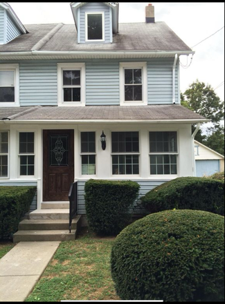 Exterior Front - Home for 1-2 students in charming Berwyn (15 min from campus, perfect for Grad Student!)