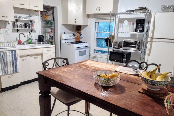 Kitchen, with stove and oven shown - 1BR apt-Humbert Street-Princeton