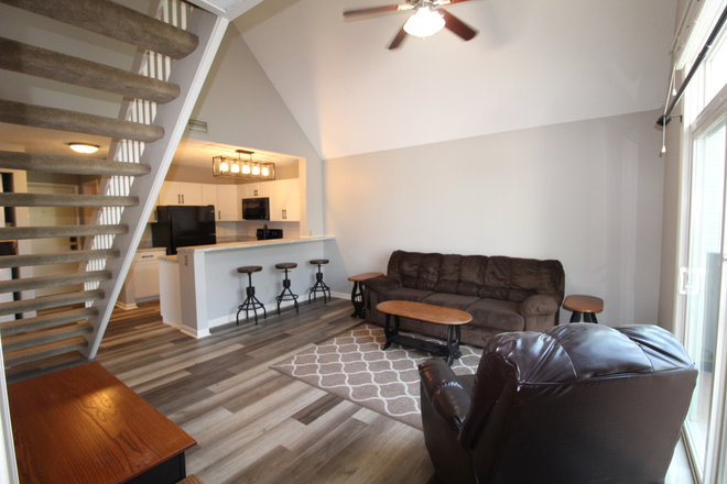 Living area - Hunters Ridge 3 bedroom 3 bath loft apartment for rent! For the 26-27 school year