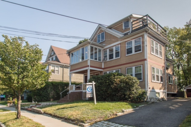 front of house - Large duplex 1 bedroom overlooking Fresh Pond 1 mile from campus Duplex