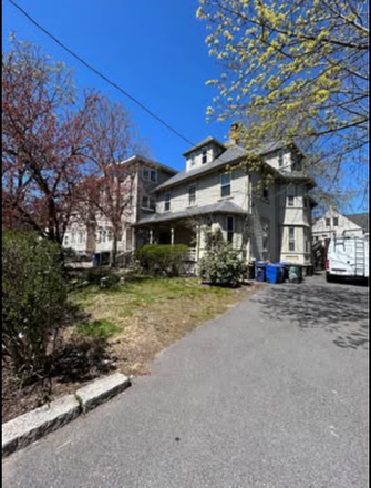 :) :) :) :) - Cozy and Affordable Allston Sublet! Townhome