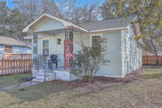 Outside - 3 bed/2.5 bath North Charleston home, 10 minutes from MUSC/downtown, 8 minutes to Park Circle