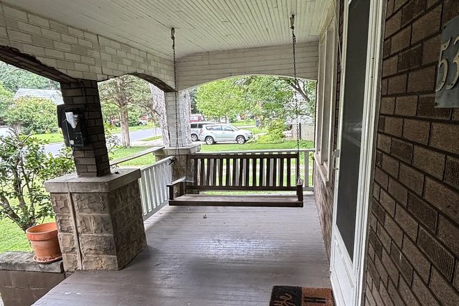 Front porch - Private bedroom in home