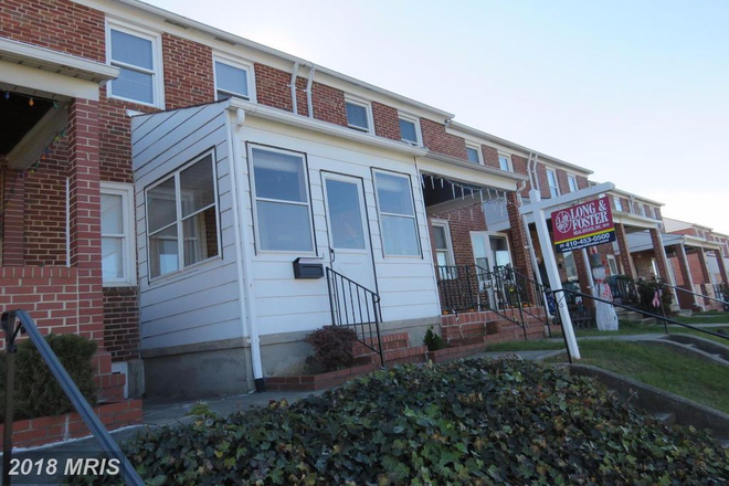 Front entrance and covered porch - Townhouse close to Medical Campus!