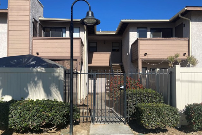 CONDO - 2 bed/ 2  bath Condo for UCR Students Only, 1.2 mile to UCR