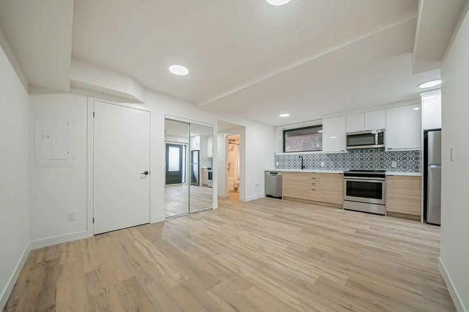 Living room - Replacement leaseholder for my room. Three-bedroom, one-bath, newly renovated, w a fully furnishe Apartments