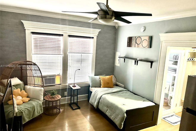 Studio - Centrally located/Short term or 1 year lease