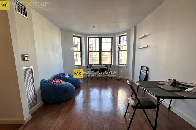 Living room - Luxe 2 Bed 2 Bath Kenmore Sq Condo