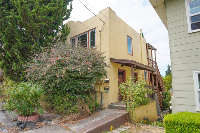  - Charming 2 Bedroom Berkeley Unit Available!