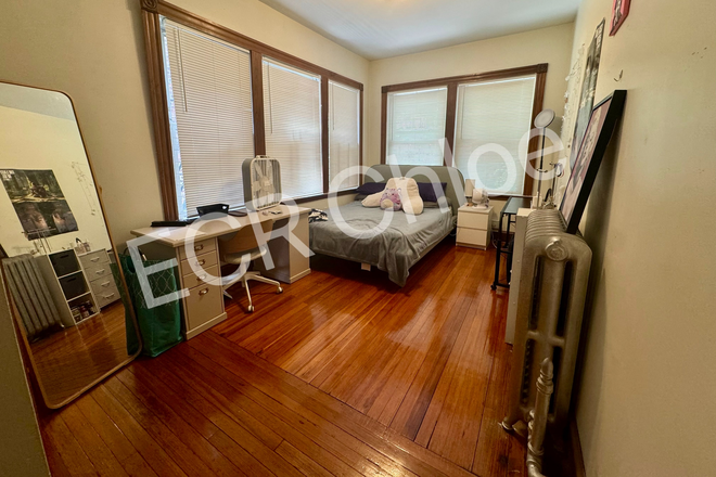 1 - SEPT 2026- Babcock 3 bed, SPACIOUS! H/HW inc. No Fee Apartments