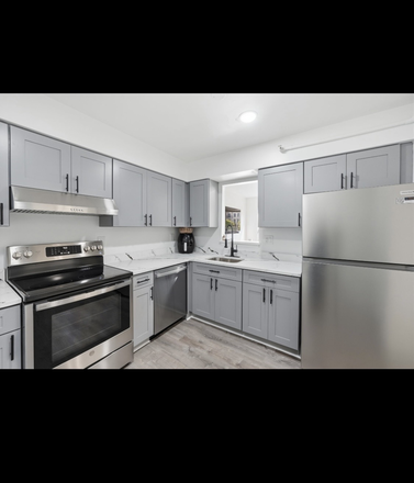 Kitchen - Newly renovated 3 bedroom property walking distance to the campus Townhome