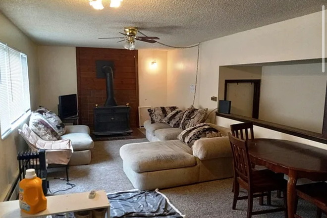 Living Room - 3 Bed 2 Bath APT. on Marine, 10 min. walk to CU campus