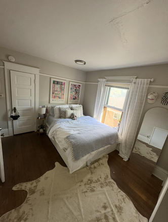 Bedroom - House on 10th street, 2 min walk to hill, campus, and view of flatirons