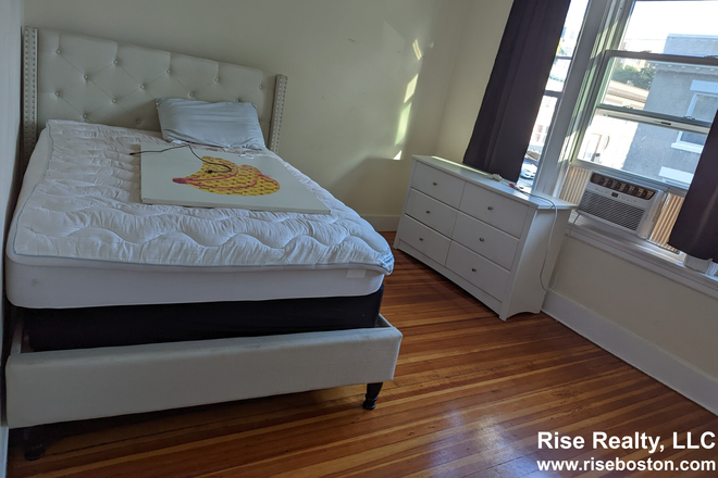 bedroom - *SINGLE FAM 6 BED ON WADSWORTH AVAILABLE FOR 2024-2025* House