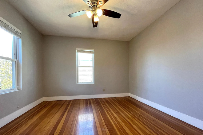 Bedroom - Apartment close to Tufts campus (Spring / Summer Sublet 2025)