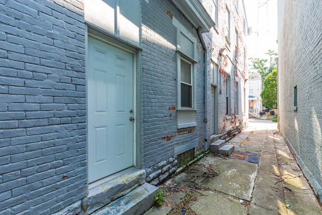 Side - Live Close to Campus in the Heart of CUF