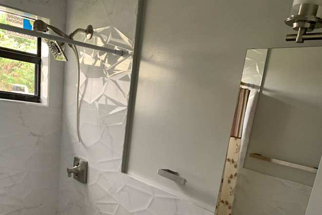 Shared full bathroom - Private Room to Rent Female Only