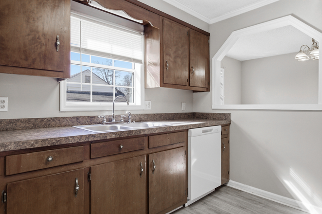 Kitchen 3 - 2BR 2BA house on M'boro edge of Shelbyville, w/ dining rm, bonus rm, laundry rm, HVAC, $1,050