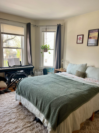 Bedroom - Sunny Master Bedroom and Bath in Riverside Apartments