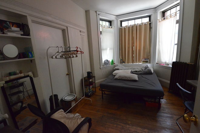 . - 2 Split bedroom 55 Burbank-AVAIL 9/1/26 Apartments