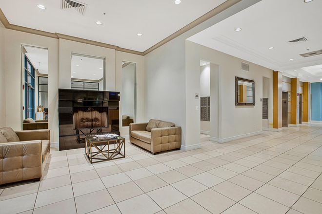 Loddy - Waterfront Living with Stunning Harbor Views Condo