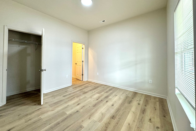 Bedroom - Private bedroom with private bathroom for rent! House