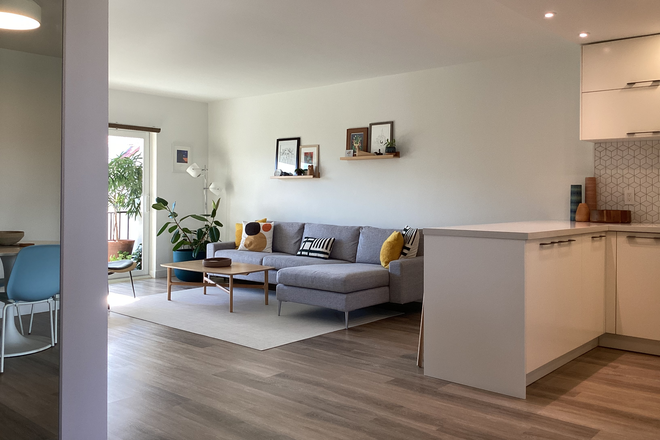 Entrance 1 - FULLY FURNISHED 1bd/1ba CONDO IN HIGHLY DESIRABLE PINECREST