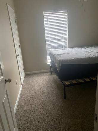 Renter Bedroom - 1 Bedroom in Furnished House (10 Minutes from campus)