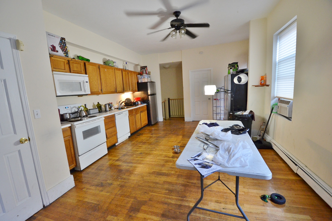 Kitchen - DUPLEX 5 bedroom -- Close to Berklee!!! Apartments