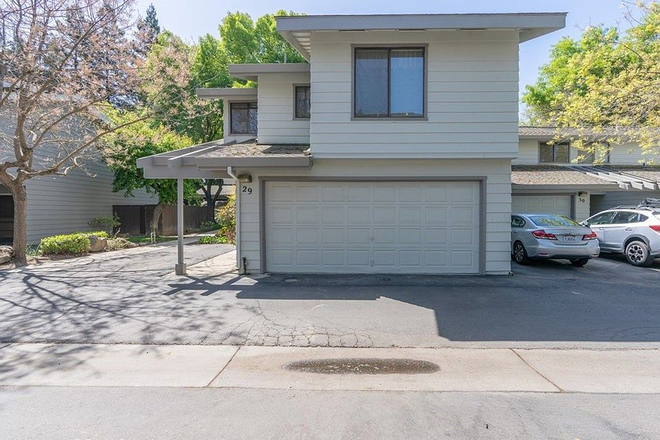 Front - FURNISHED BEDROOM GATED COMMUNITY STEPS FROM CAT TRACKS. Condo