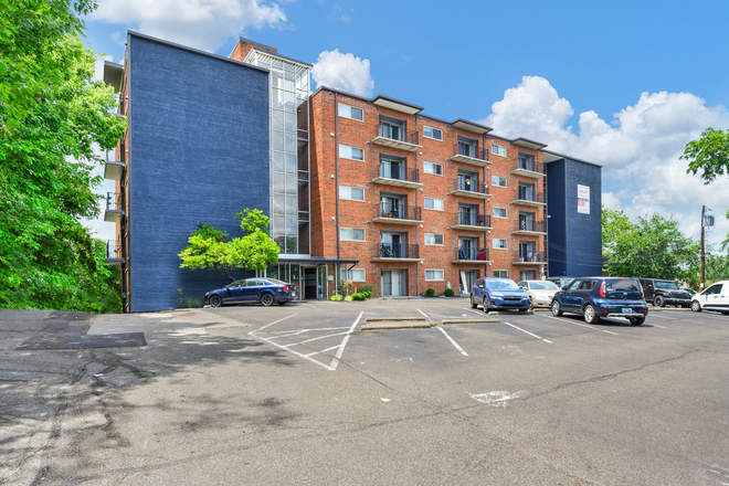 Exterior - Deck Haus - 2971 Deckebach Avenue