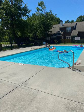Private, gated pool - Village Square, 3 minutes from campus, parking permit eligible, red brick twin, & pool. Duplex